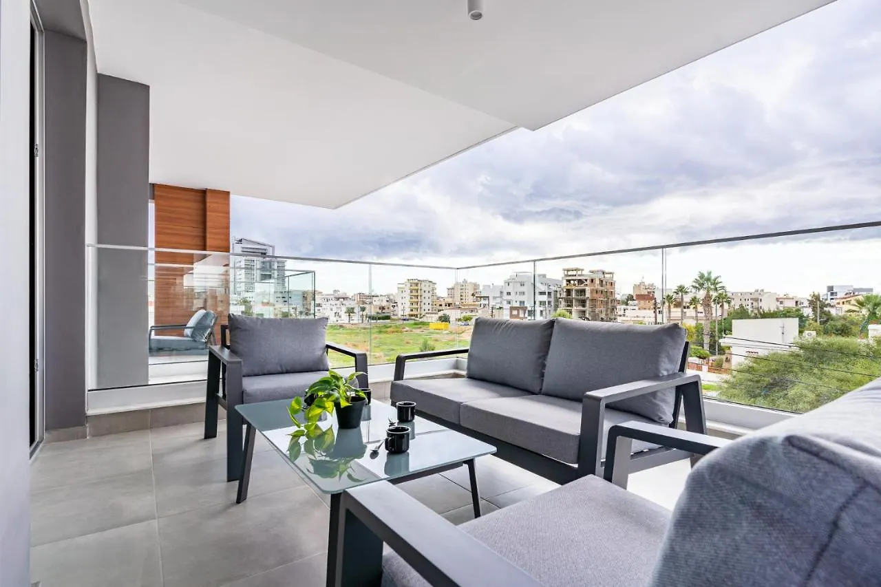 Sunshine 1-Bedroom Apartment In Ларнака